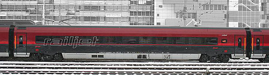 Passenger car Business class in RAILJET livery &quot;Spirit of Austria&quot;<br /><a href='images/pictures/Roco/64721.jpg' target='_blank'>Full size image</a>